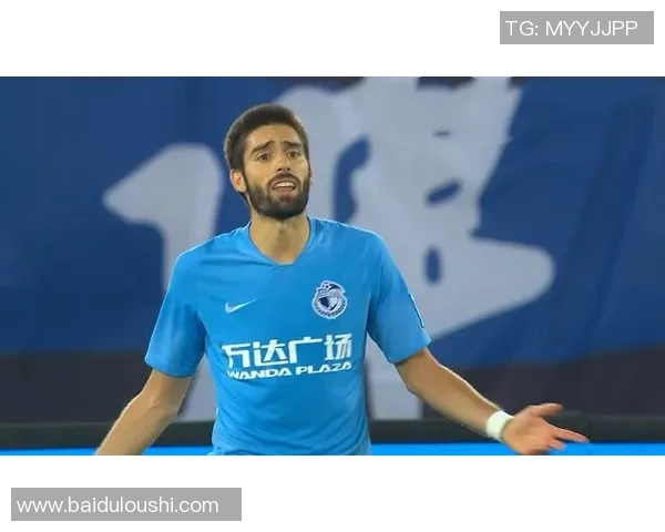 足球意外砸坏了窗户引发邻里争执与欢笑的故事